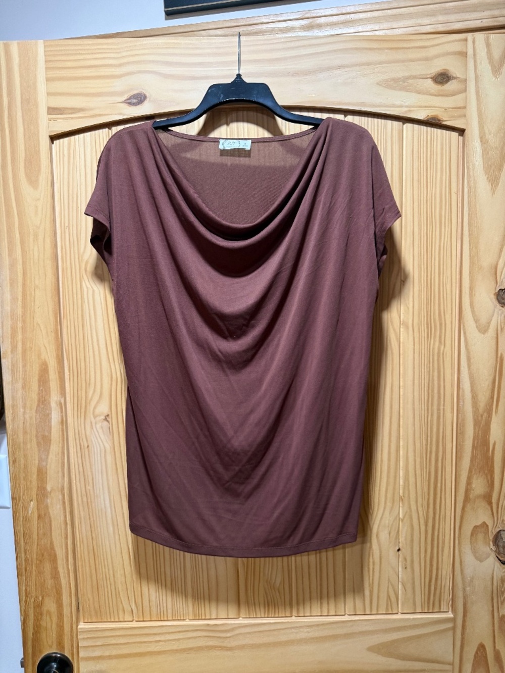 24/7 spandex flowy neck short sleeve top NWOT